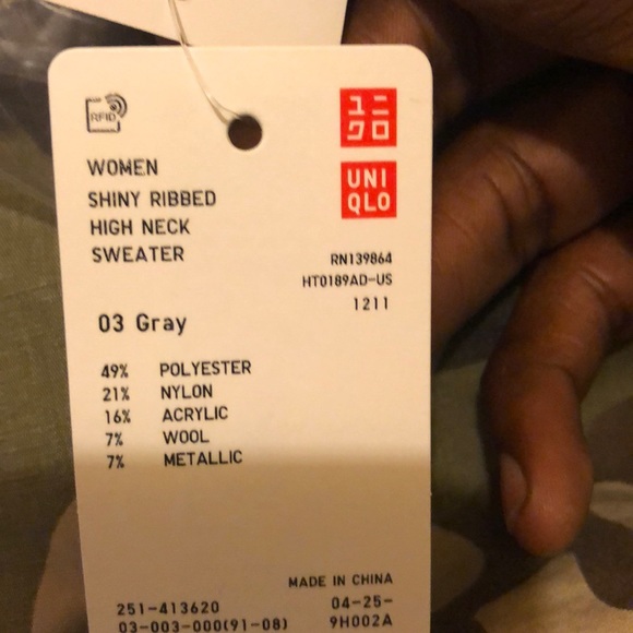 Uniqlo sweater - Picture 3 of 4